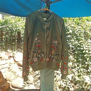 Xhilaration  embroidery Zippered jacket. Sz junior.